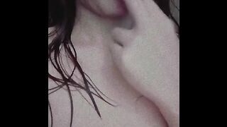 Pinay Sucks her Finger like a Cock!