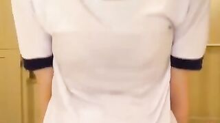 瀨nos998台北學生妹 粉嫩乳頭讓你吸舔，q彈乳房讓你奶泡，緊實小穴讓你欲罷不能，