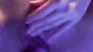 la mia sorella si masturba davanti a me