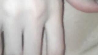 Юная девочка принимает член в свою тугую киску и сладко стоне