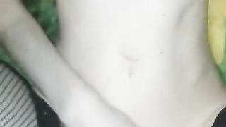 Юная девочка принимает член в свою тугую киску и сладко стоне