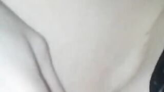 Юная девочка принимает член в свою тугую киску и сладко стоне