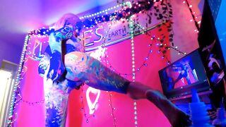 Alien Ass Painting & Twerk