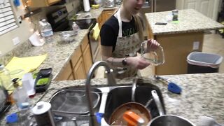 Zelda doing the Dishes then on her Knees to Suck it