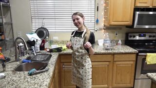Zelda doing the Dishes then on her Knees to Suck it
