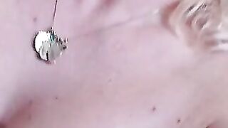 Un amant me baise et me film entrain de jouir