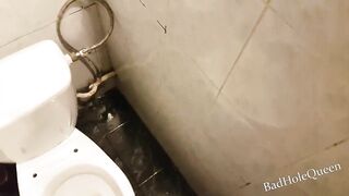 Seduced me in the cinema, so I fucked her in the toilet