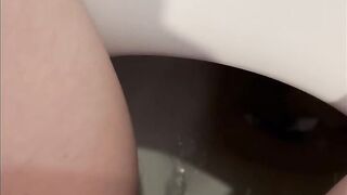 Desperate to Piss , Wetting , Squirting