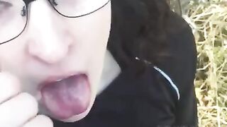 TheLovelyyLiz— GIVES STRANGER BLOWJOB ON NATURE WALK