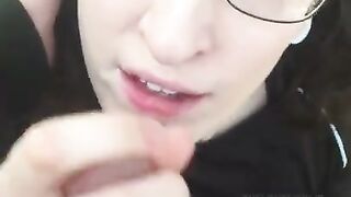 TheLovelyyLiz— GIVES STRANGER BLOWJOB ON NATURE WALK