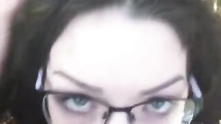 TheLovelyyLiz— GIVES STRANGER BLOWJOB ON NATURE WALK