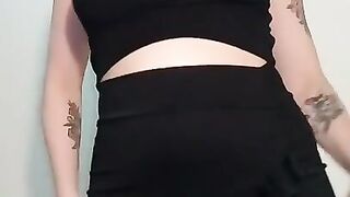 Se Rompe Las Medias y Muestra El Plug Bien Metido En La Cola - Belu Bunny