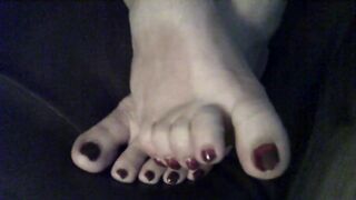 Cum on Feet Rubbing My Cock On Her Toes