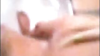 Webhure Sarah Skinny1991 unter der Dusche