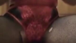 Süßes Mädchen in Dessous Reitet Großen Dildo???? - Joyliii