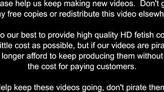 Haydee Pees in Her Jeans