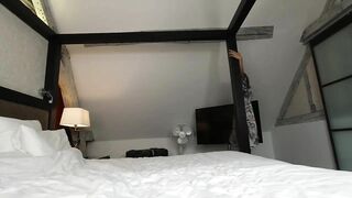 Je me Fais Déshabiller et Caresser En POV