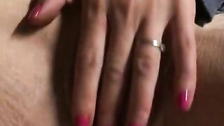 မိန်းမသည်သူမ၏ Boobs ပြခြင်းဖြင့်မိမိကိုယ်ကိုလိင်ဆက်ဆံသည် Meinm Saisuumeat Boobs Pya Hkyinn Hpyang m