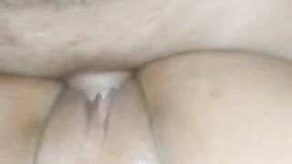 Gemendo gostoso na madeira