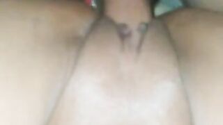 Gemendo gostoso na madeira