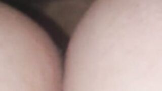 Tinder Milf reitet Student und kommt zum Orgasmus