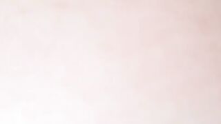 Tinder Milf reitet Student und kommt zum Orgasmus