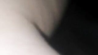 Tinder Milf reitet Student und kommt zum Orgasmus