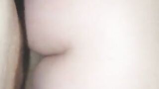 Tinder Milf reitet Student und kommt zum Orgasmus