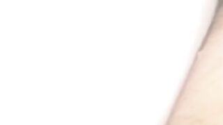 Tinder Milf reitet Student und kommt zum Orgasmus