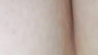 Tinder Milf reitet Student und kommt zum Orgasmus