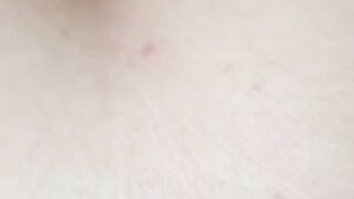 Tinder Milf reitet Student und kommt zum Orgasmus