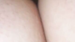 Tinder Milf reitet Student und kommt zum Orgasmus