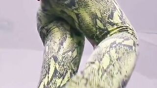 CRUSH POV GIANTESS DEBORA- Step step on you