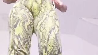 CRUSH POV GIANTESS DEBORA- Step step on you