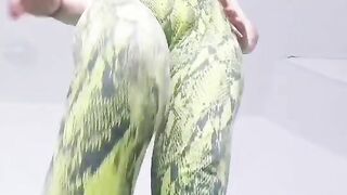 CRUSH POV GIANTESS DEBORA- Step step on you