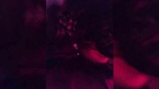 Latina con buen trasero me da una mamada