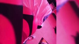 Latina con buen trasero me da una mamada