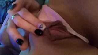 Beauty masturbates her pussy.