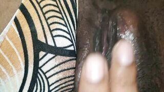 ASMR: Mulher gostosa batendo Siririca até gozar