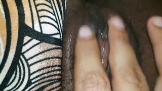 ASMR: Mulher gostosa batendo Siririca até gozar