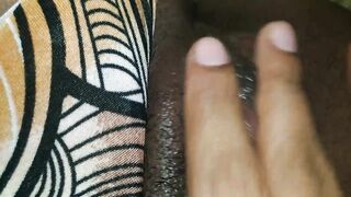 ASMR: Mulher gostosa batendo Siririca até gozar