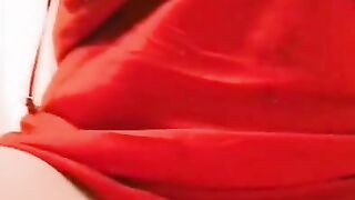 Femme solo qui joue avec un god (suck)