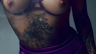 sexy nude tattooed girl