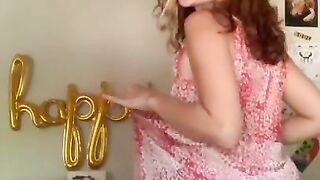 Petite Redhead Teen with Fat Ass Twerks for You