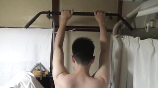 Challenge 6 pull-ups　asian teen boy training 04 筋トレ