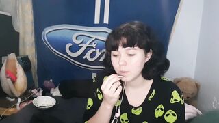 Follow me on Twitch ♡