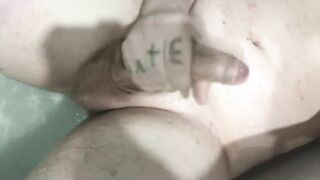 19 year old jerking off in bathtub