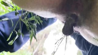 PISSING ON NATURE BIG LIPS