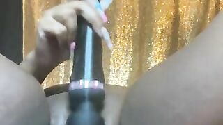 Thick ebony bbw squirts with butt plug