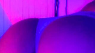 Fat Ass twerking and self spanking